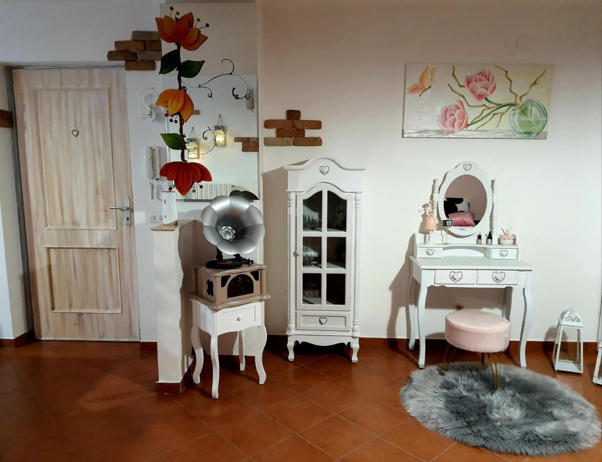 Shabby Chic Rooms Con Cucina E Giardino Privato Pomarico Exterior foto