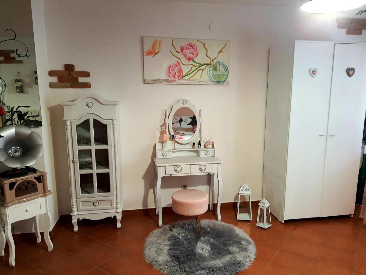 Shabby Chic Rooms Con Cucina E Giardino Privato Pomarico Exterior foto