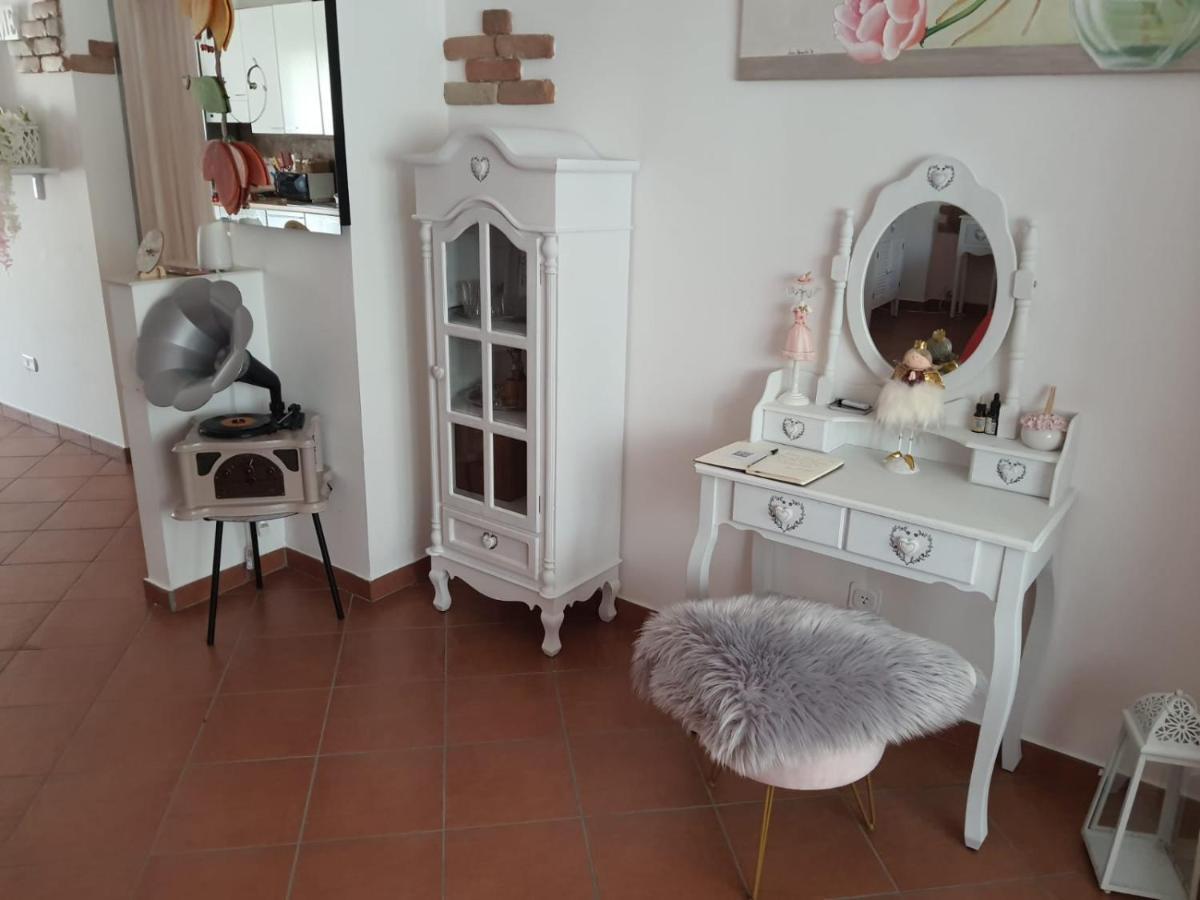 Shabby Chic Rooms Con Cucina E Giardino Privato Pomarico Exterior foto